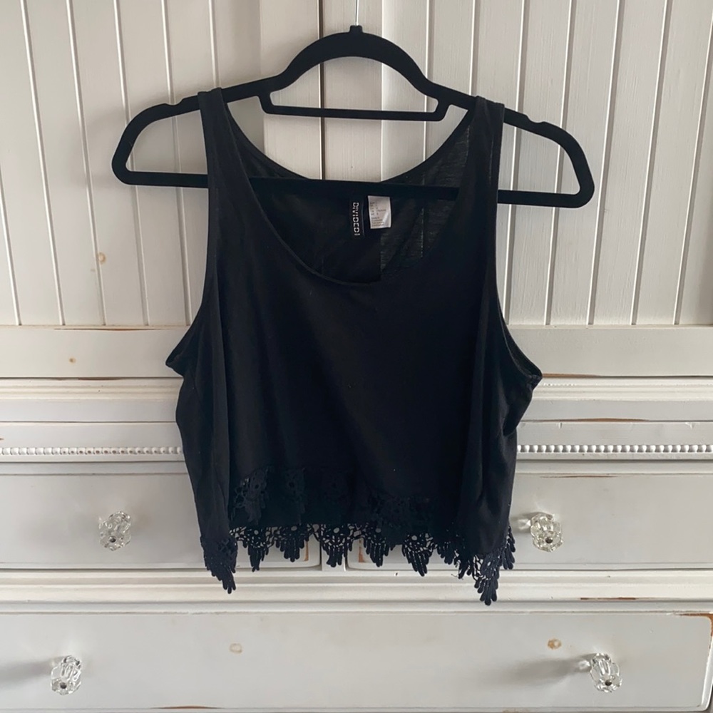 black cropped tank top